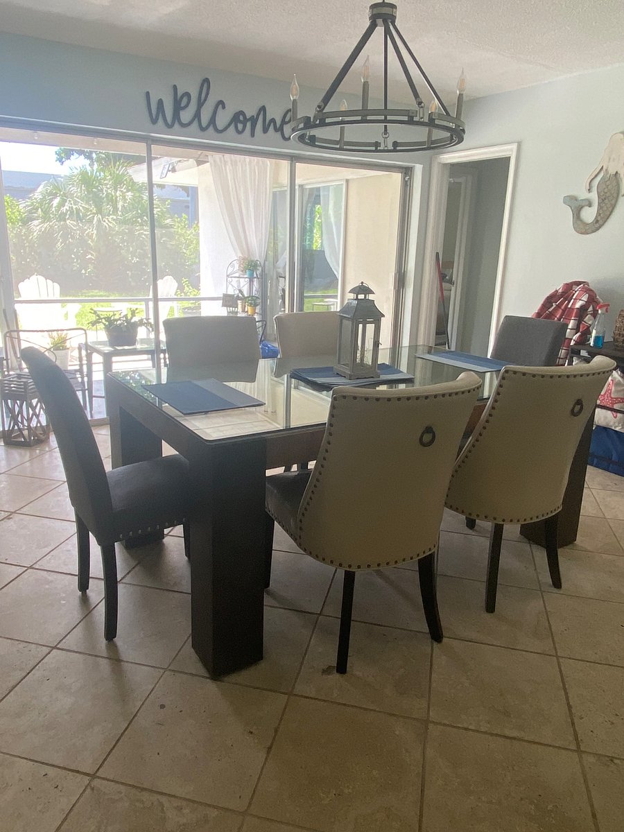 Dining room seats 6/8