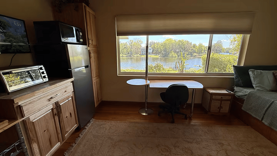 This zen-inspired lakefront studio: heart of pine walls, wood floors, huge picture window with stunning views. Enjoy certified organic bedding, butcher block countertops, pantry, garbage disposal, and a Scan Design table for work or dining lakefront.