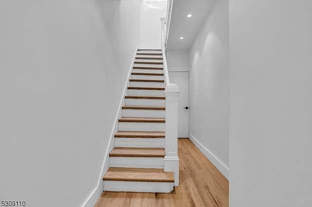 4 bed 1.5 bath unit Stairwell