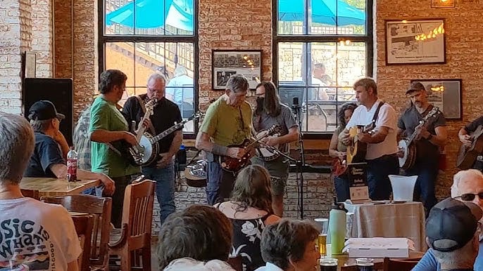Enjoy live music at Steinhardt Brewing Company, nestled along the scenic Carroll Creek. Just steps from Idiom Brewing Co. and a short footbridge stroll to RAK Brewing Co. and Attaboy Beer, it's the perfect starting point for a creekside brewery hop.
*Walking distance from the condo.