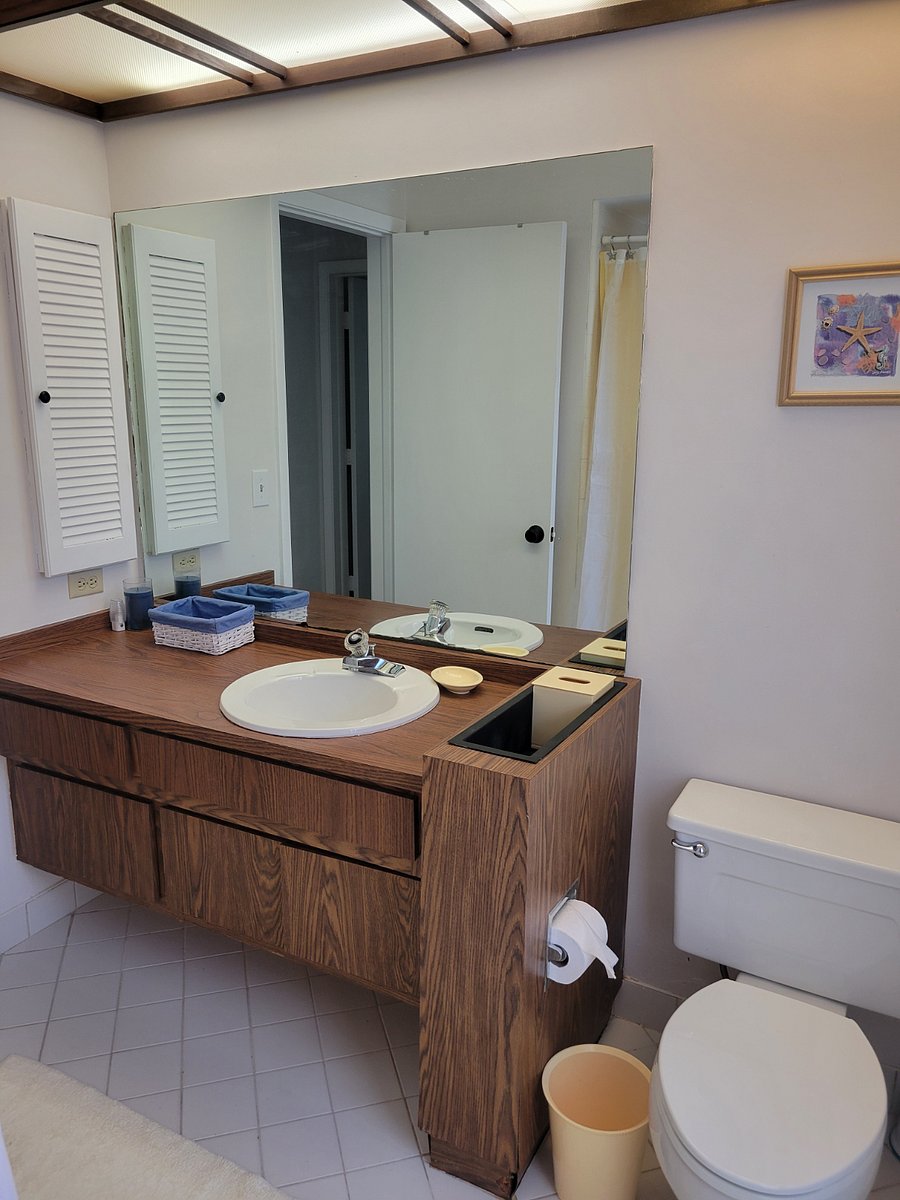 Queen Suite Bathroom