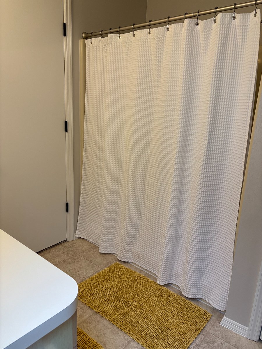 MASTER BATH: Walk in shower, detachable Kohler shower head with variable settings.
