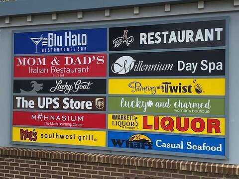 Shopping/restaurants within 5 minutes of our House: Target, Publix, Walgreens Pharmacy, Hangar 38 Bowling and arcade, Chick fil-a, Wendys, Dairy Queen, Zaxbys, Firehouse Subs, Dunkin Donuts, Ace Hardware, Circle K Gas, American Fitness