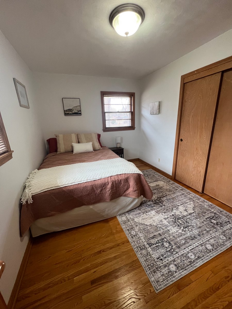 Bedroom 2-Queen