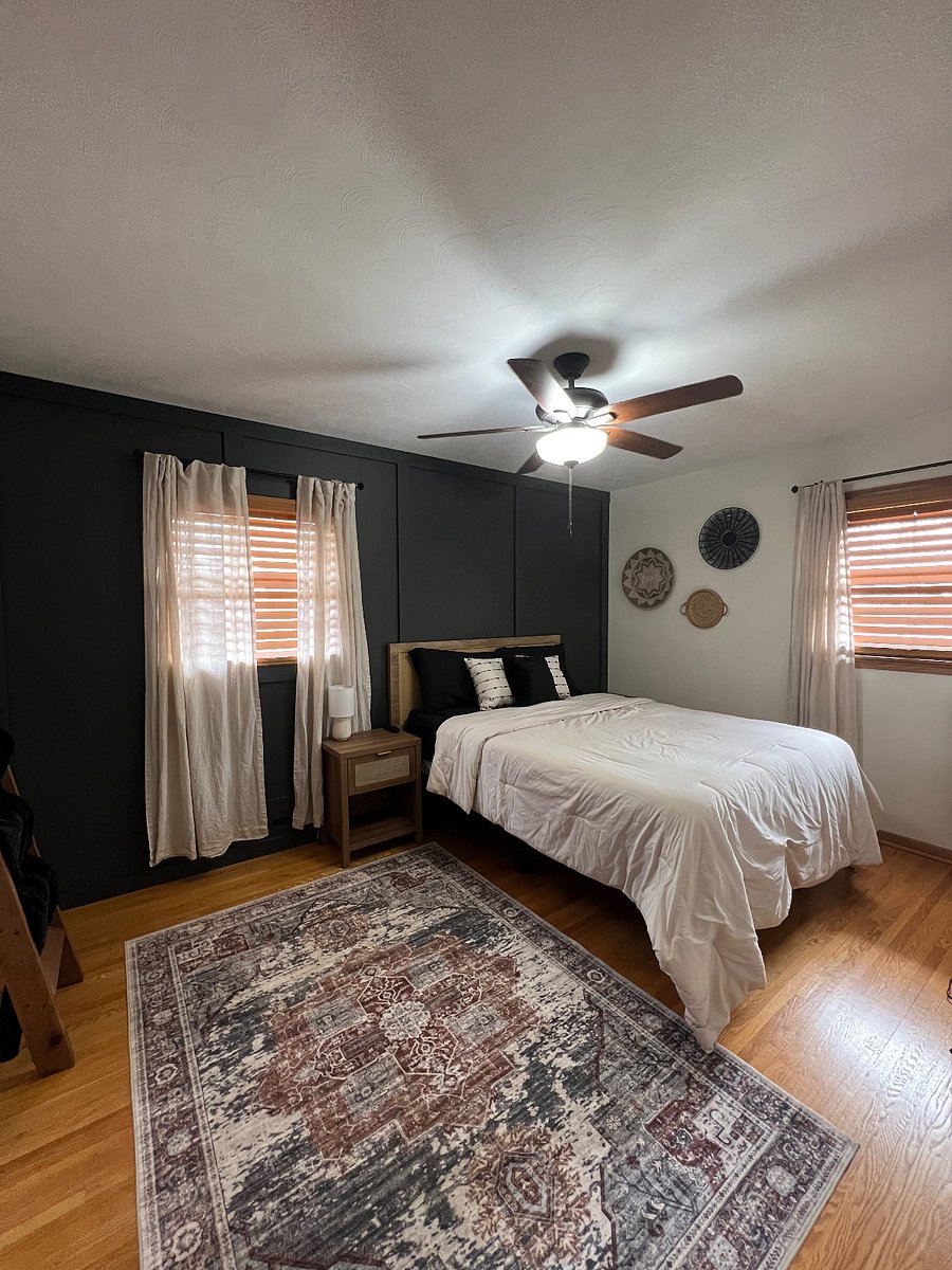 Bedroom 1-Queen