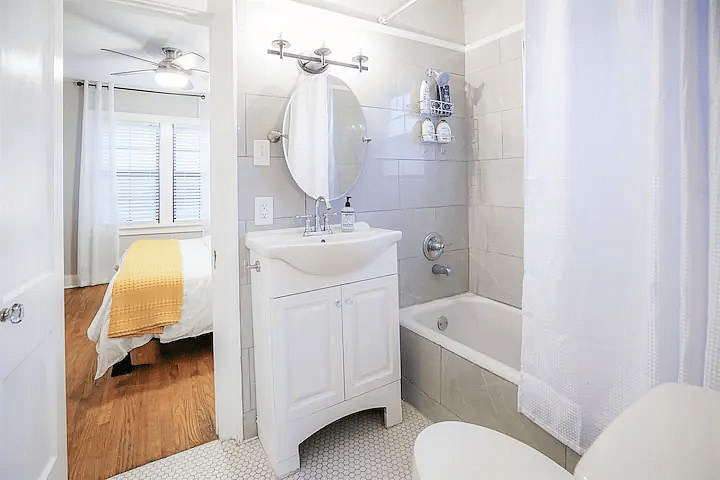 Bathroom with Tub Shower