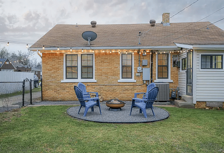 Equipt with Gated yard, FirePit and Chairs