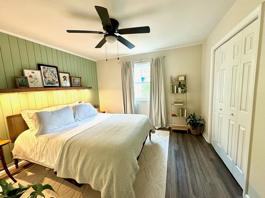 Queen room 