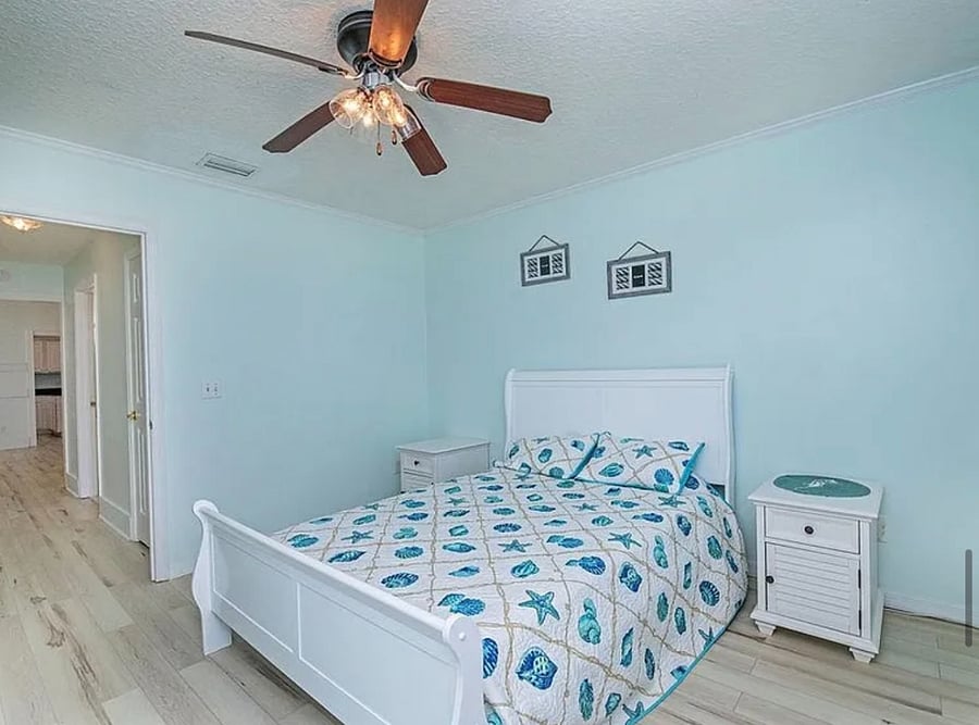 Room #2 Queen bed