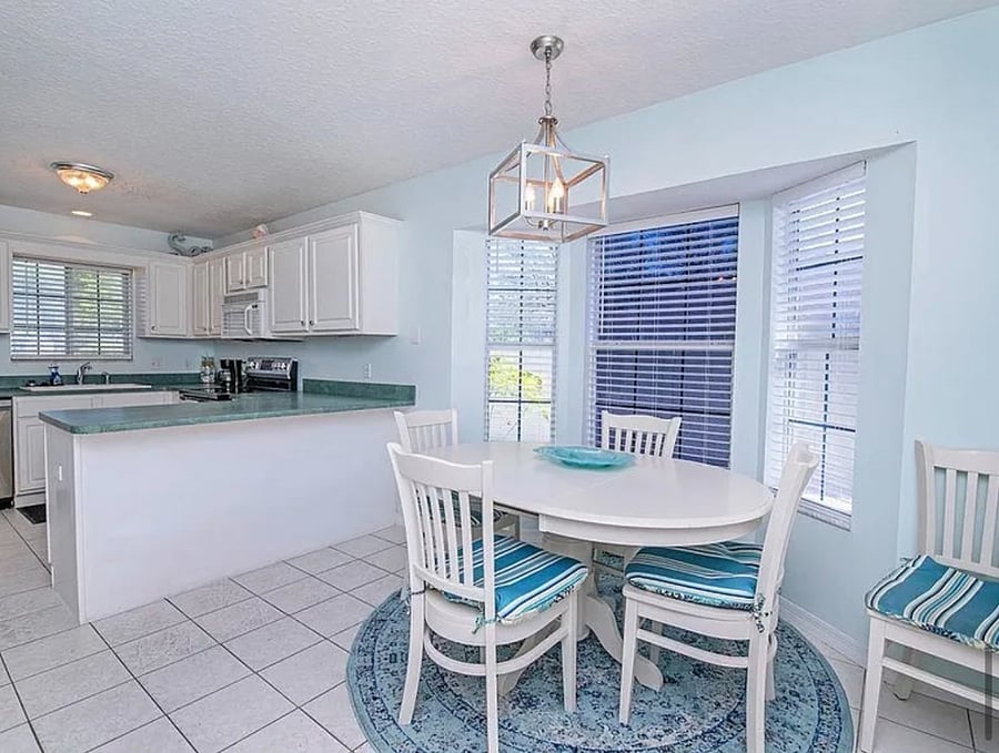 Dining area and breakfast bar