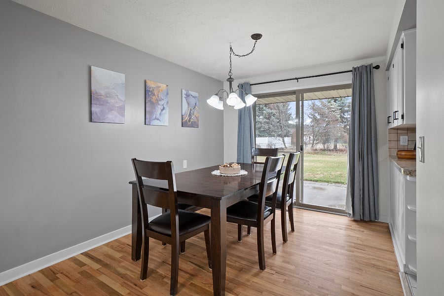 Dining Room - room for 6