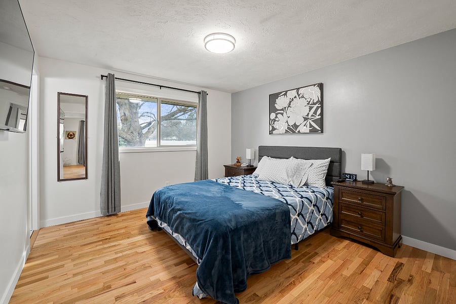 Bedroom #1 - Queen size bed