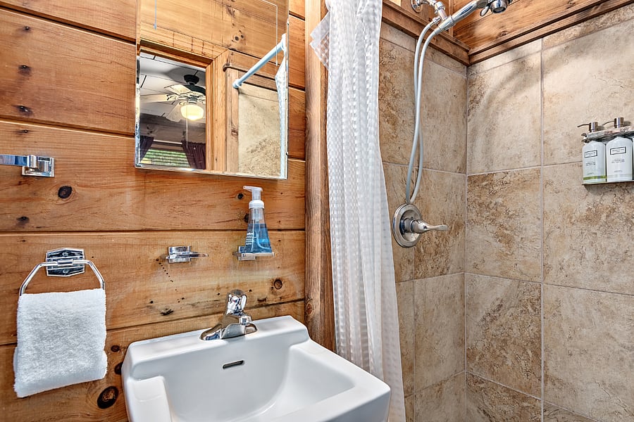 The en-suite bathroom.