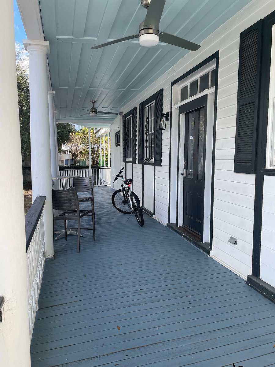 1st floor porch