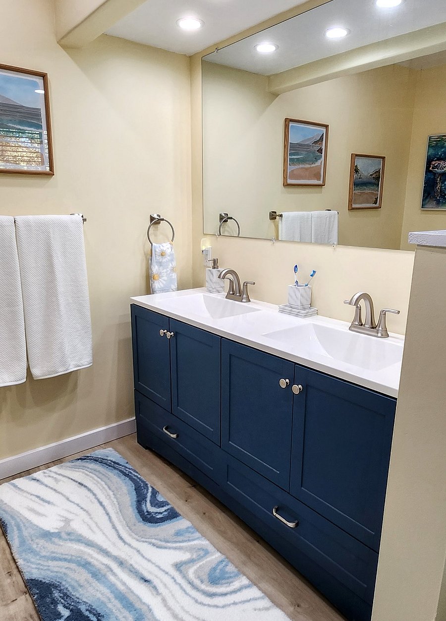 The primary suite - bathroom vanity