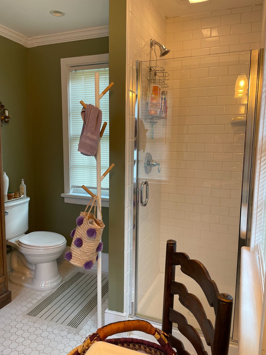 Downstairs full bathroom