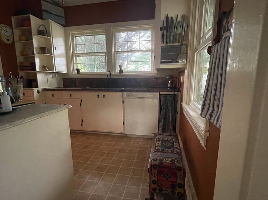 Kitchen 8x10 feet. Fully equipped with all appliances plus cookware, dishes, flatware, basic spices, etc.