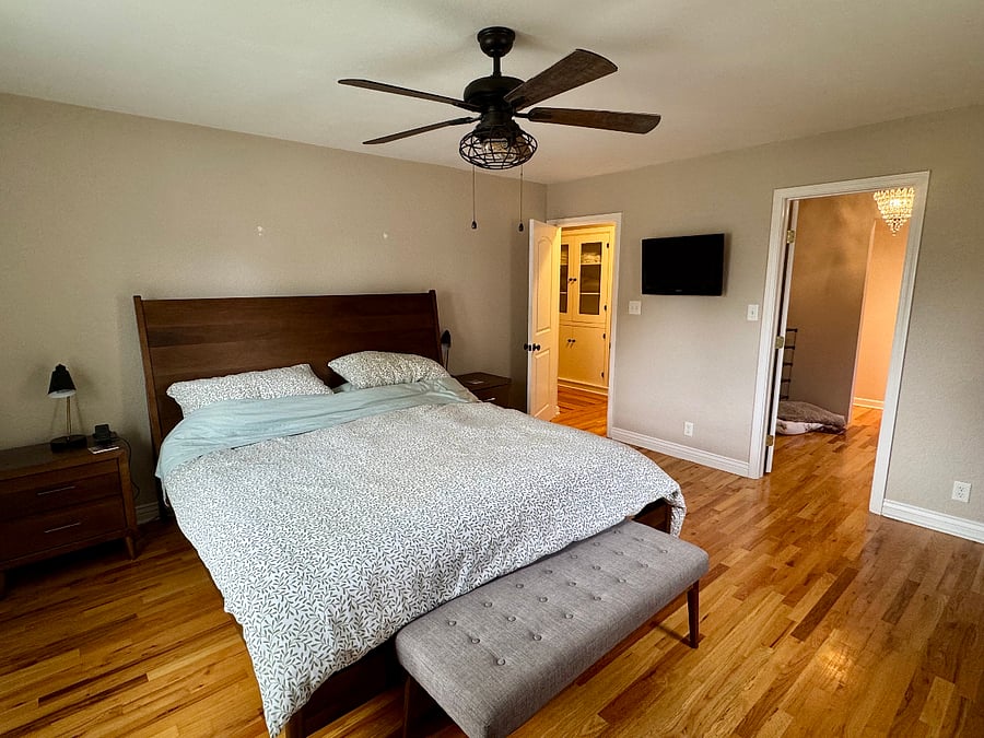 Master Bedroom w/King Bed
