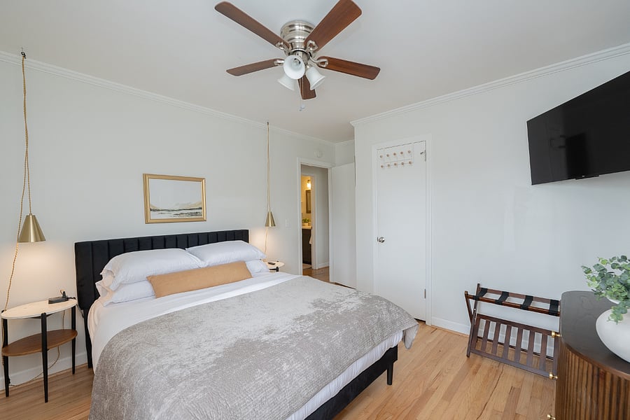 Queen Bed
