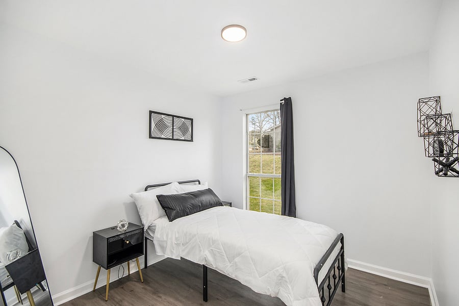 Sleek Decor in 3rd bedroom2
