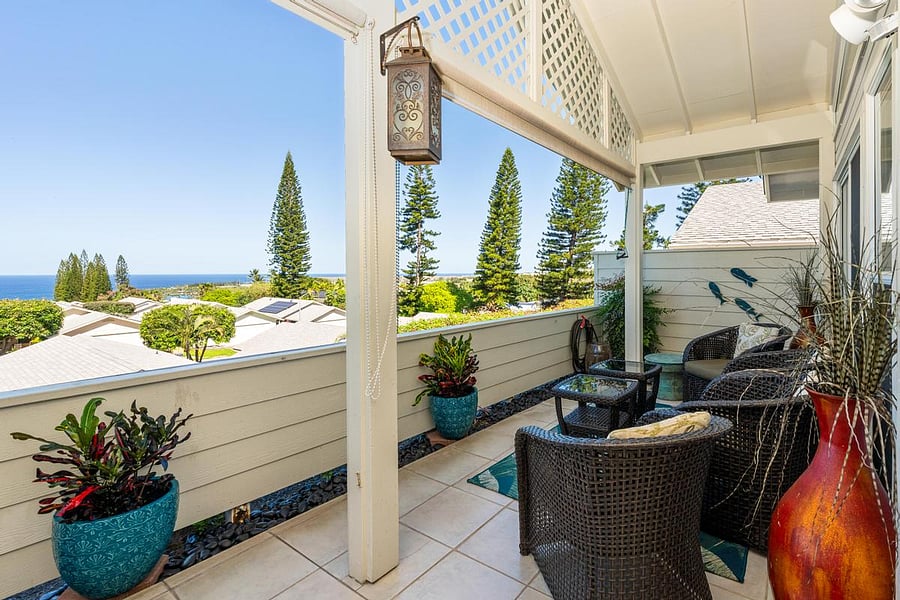 Lanai seating area with 4 chairs to enjoy Hawaiian breezes.