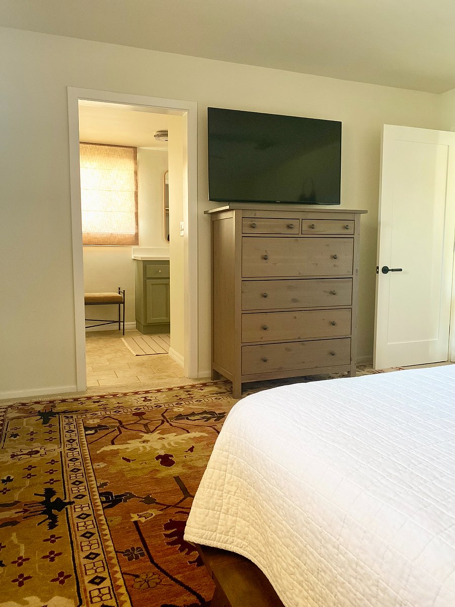 Primary suite
