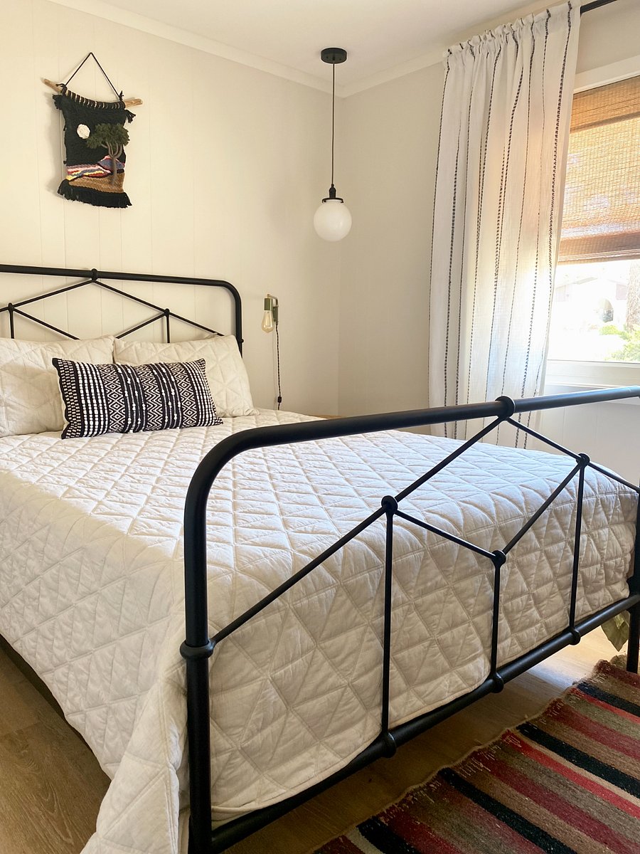 Guest bedroom #1
