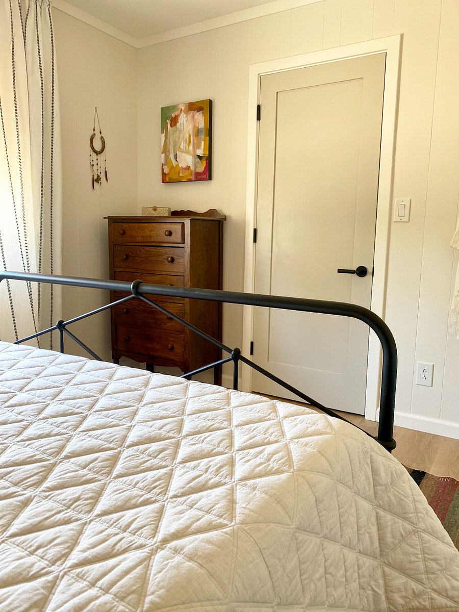 Guest bedroom #1