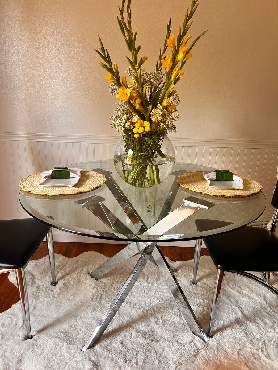 Welcome to your shared kitchen table area located on the upper level!  It's a perfect spot to foster friendship and make your stay truly special. 