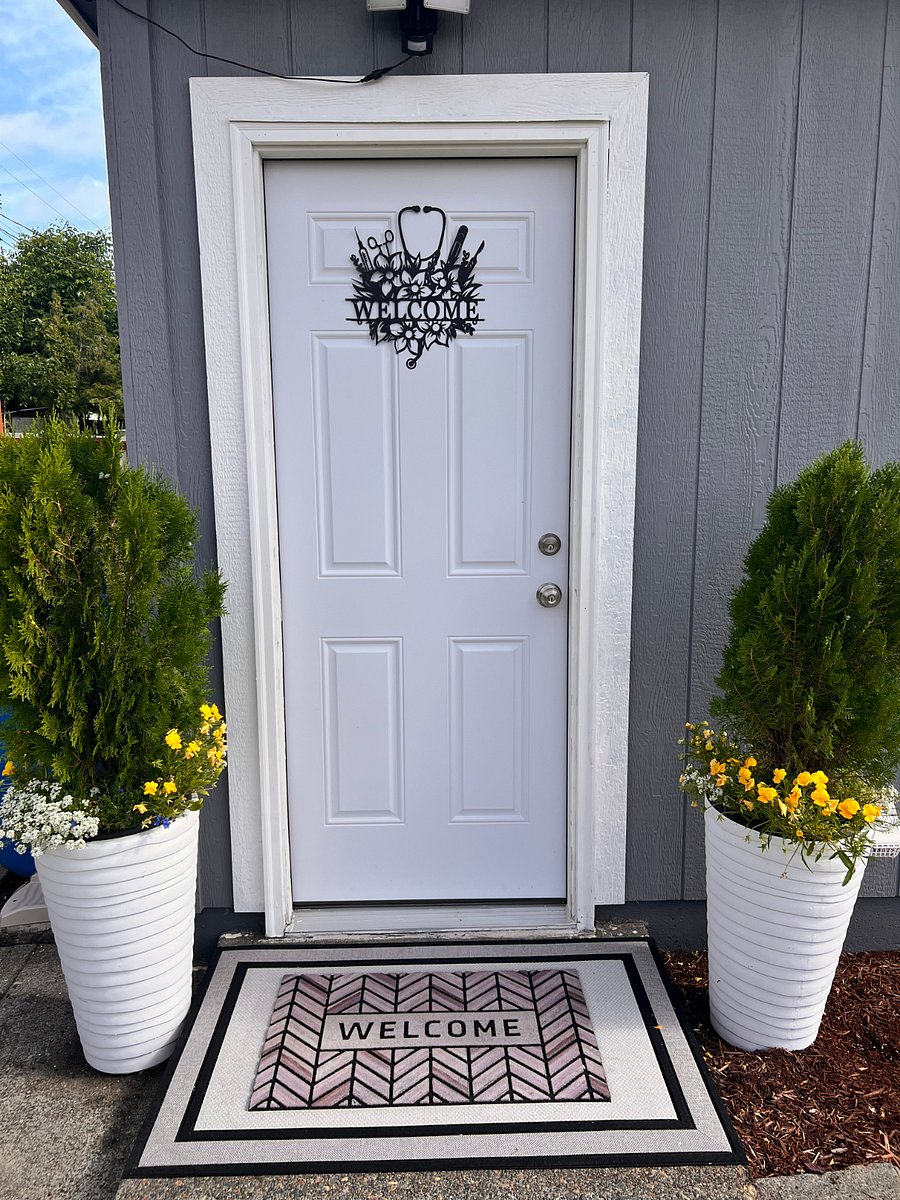 The private entrance features solar night lights, ensuring that your way is well-lit and safe at all hours. Your security is our top priorities.