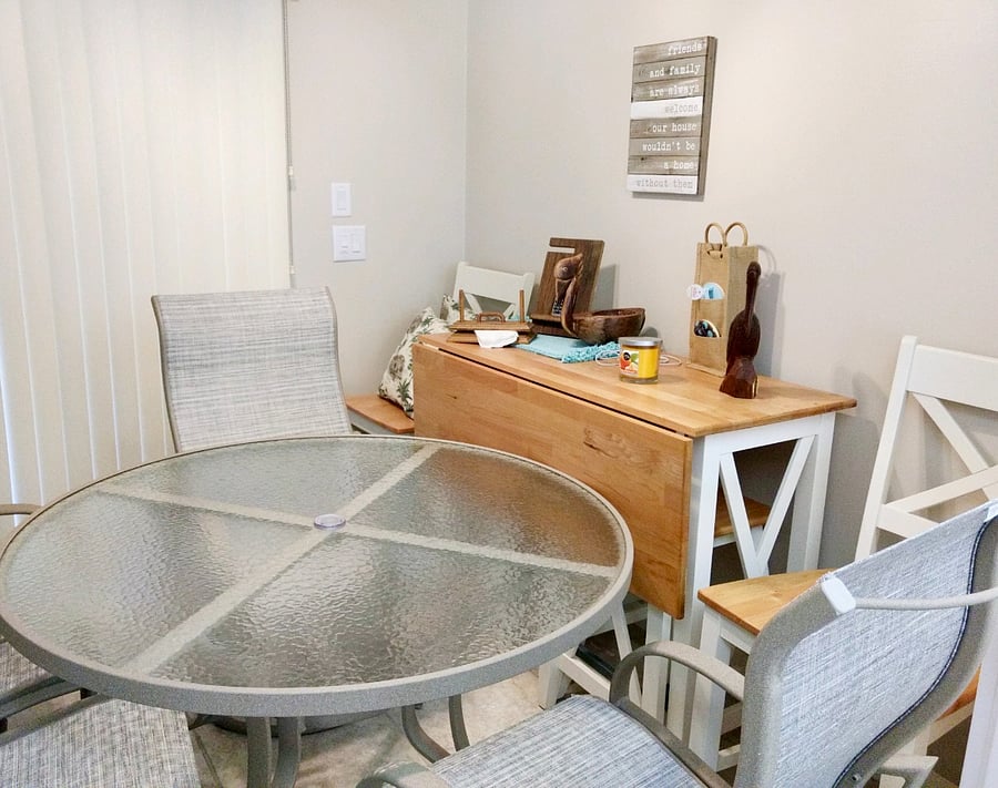 The round table seats 4 people, and the rectangular table can sit an additional 2 people.