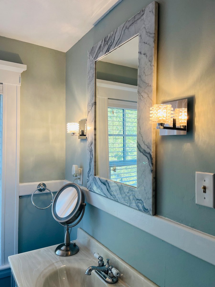 Bathroom vanity