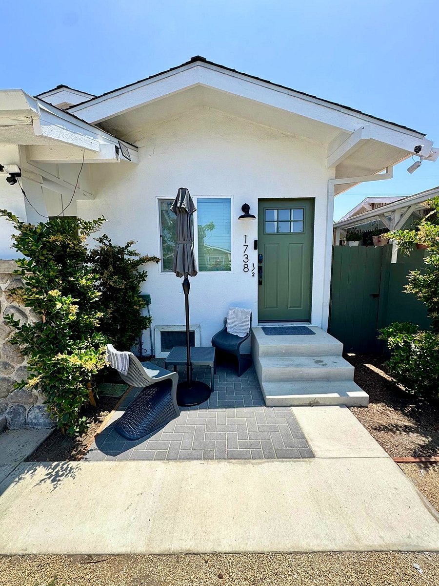 Private front patio