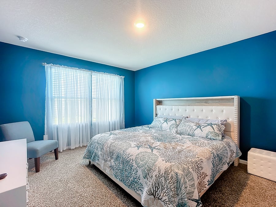 Blue room- separate bathroom, king size bed-$1300 a month