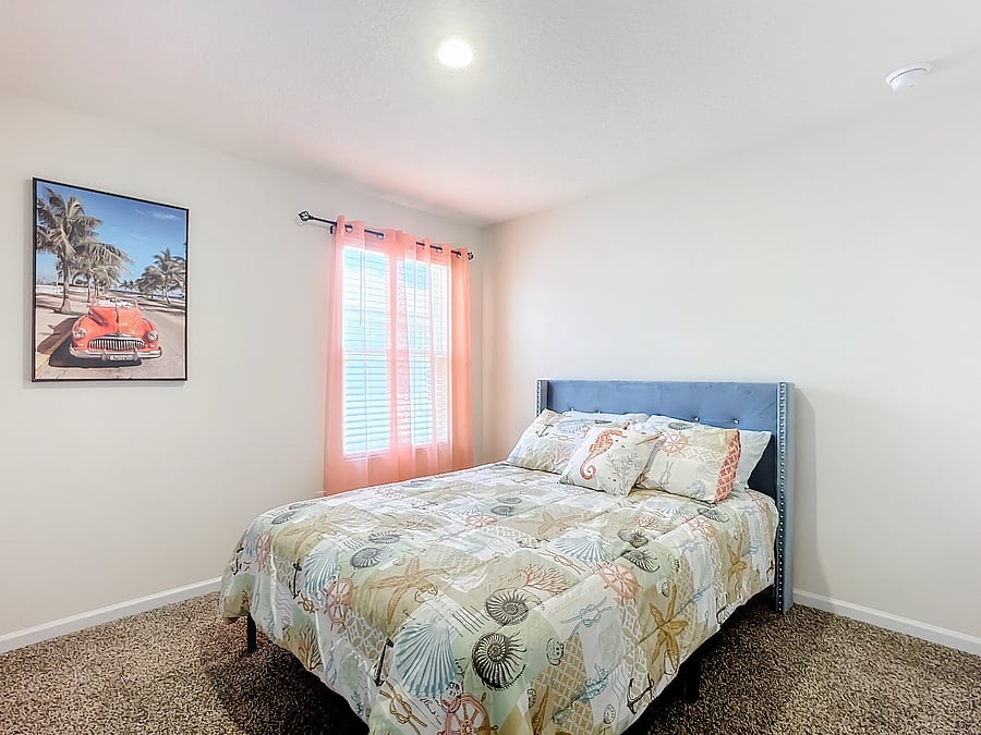 coral room-queen bed, $1100 a month, shared bathroom