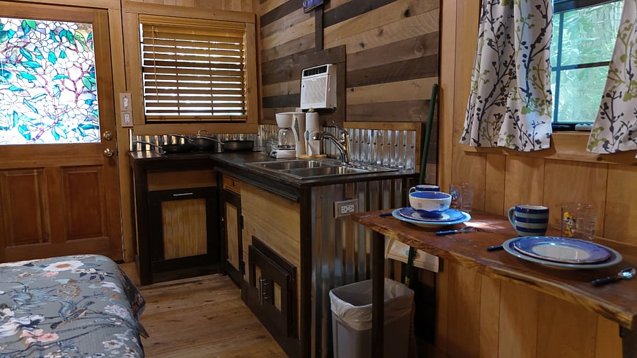 Sure, it is small, but it is freshly renovated and exquisitely laid out. You will feel less stressed the moment you walk in.