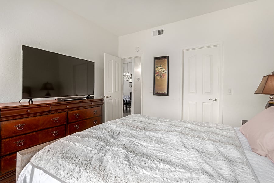 Bedroom 2-queen size bed