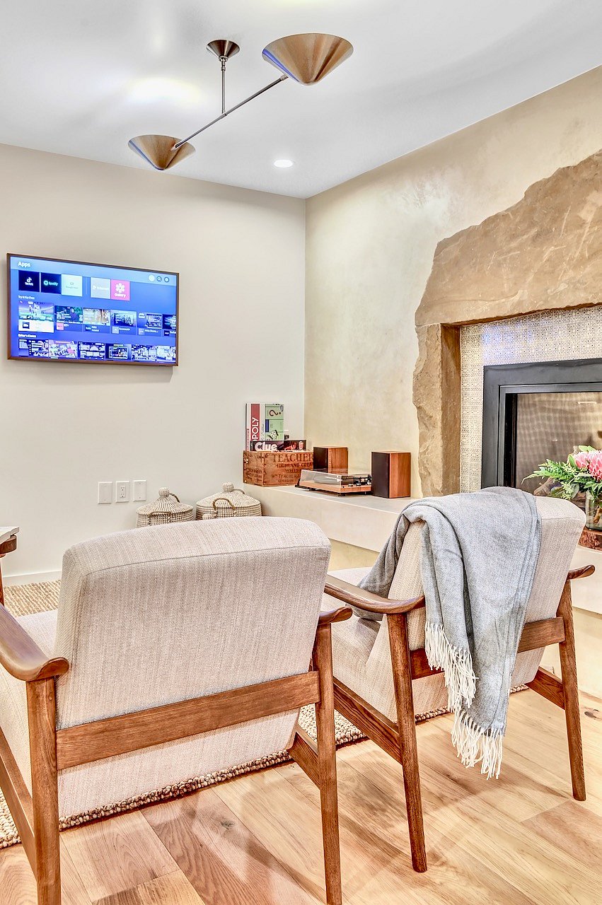 Smart tv, gas fireplace, games galore, turn table, bluetooth speakers, wireless phone charger.
