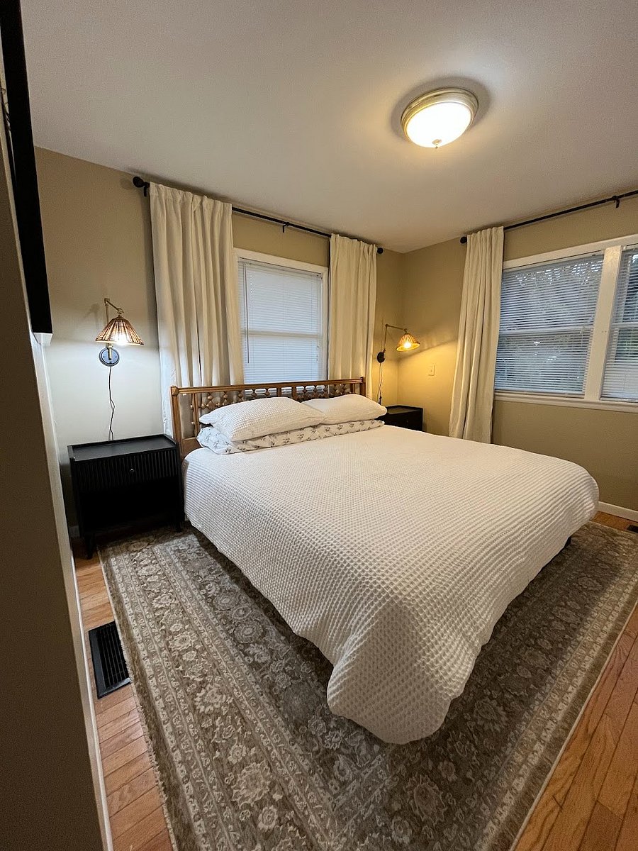 Main bedroom with king sized bed