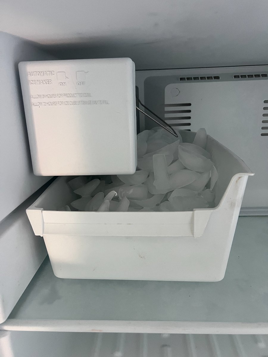 ICE MAKER