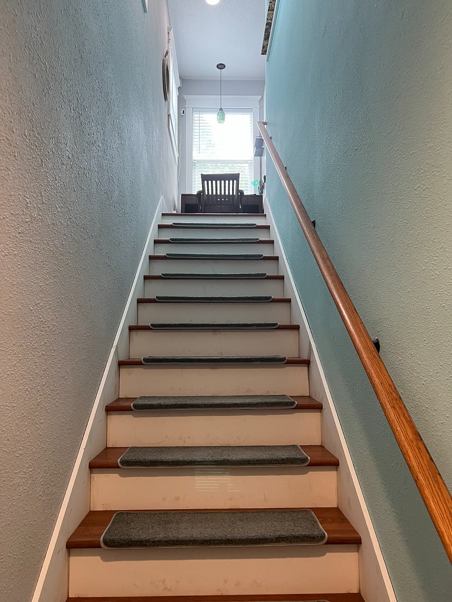 STAIRS TO THE APARTMENT.