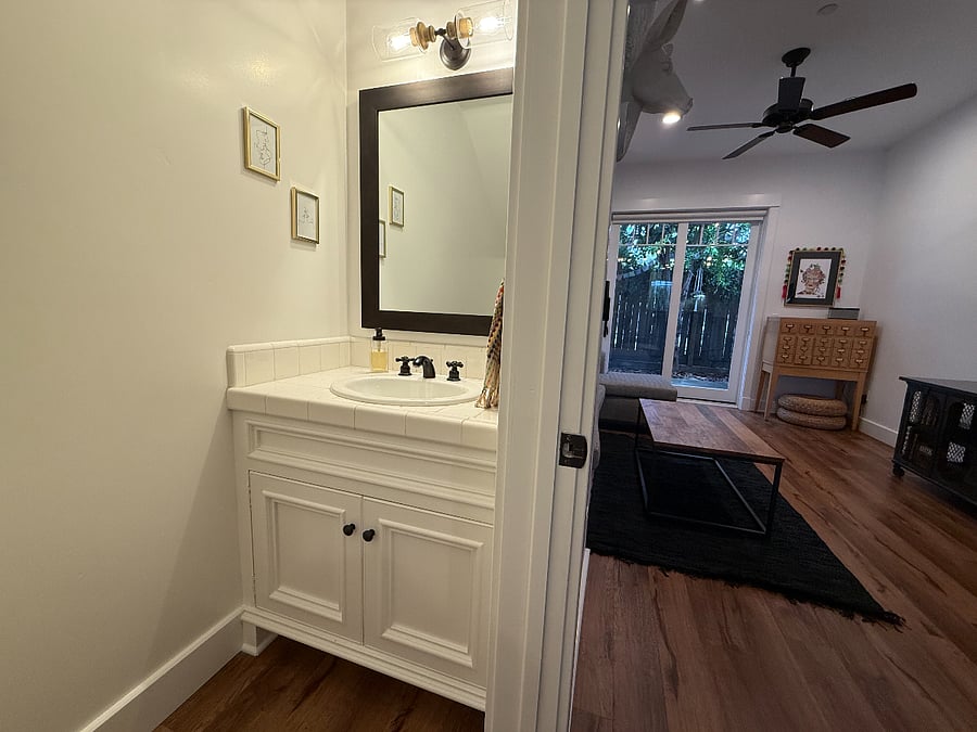 Half bath/powder room