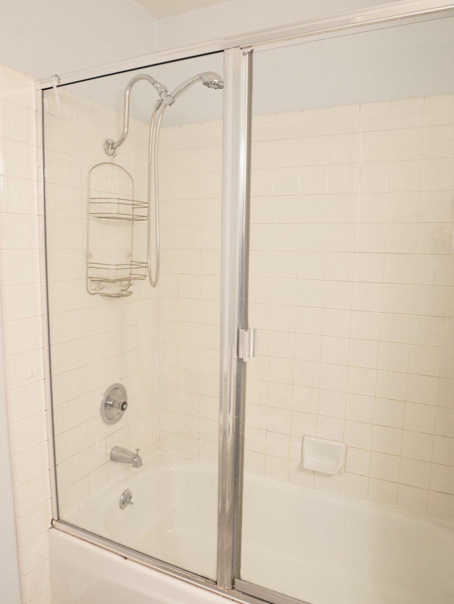 Private bathroom, combo tub & shower