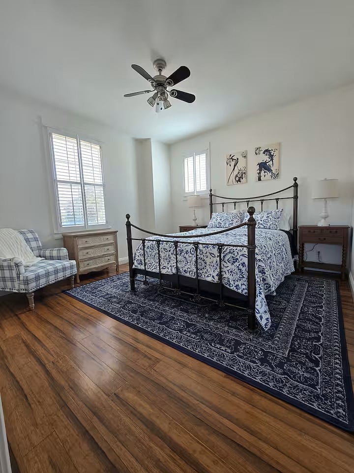 Second bedroom with queen bed.