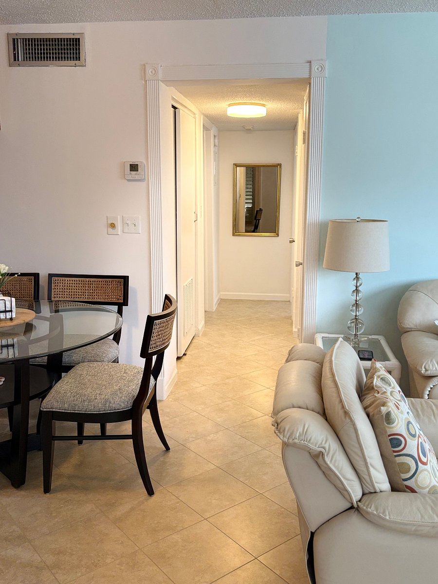 Hallway to bedrooms