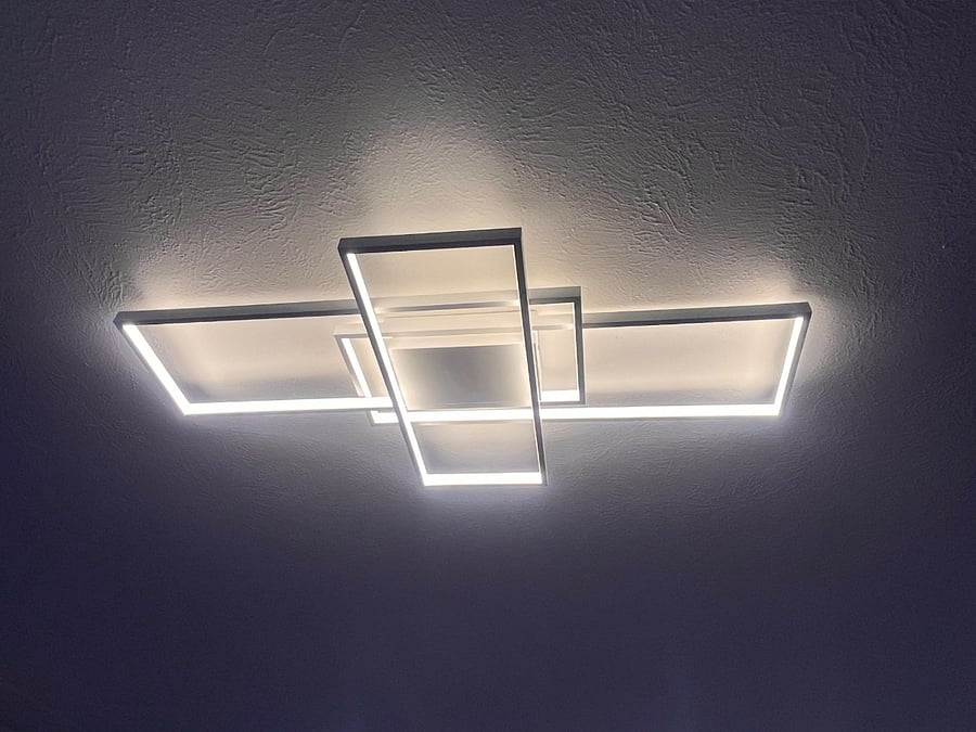 Adjustable, dimmable lights.
