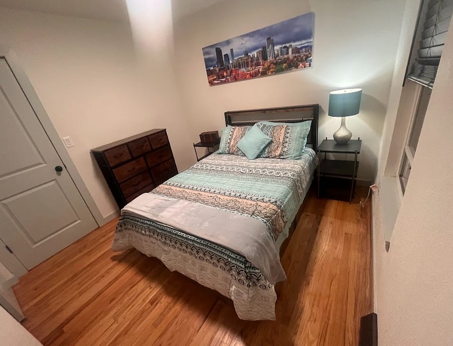2nd bedroom with full sized bed and 10" memory foam mattress.