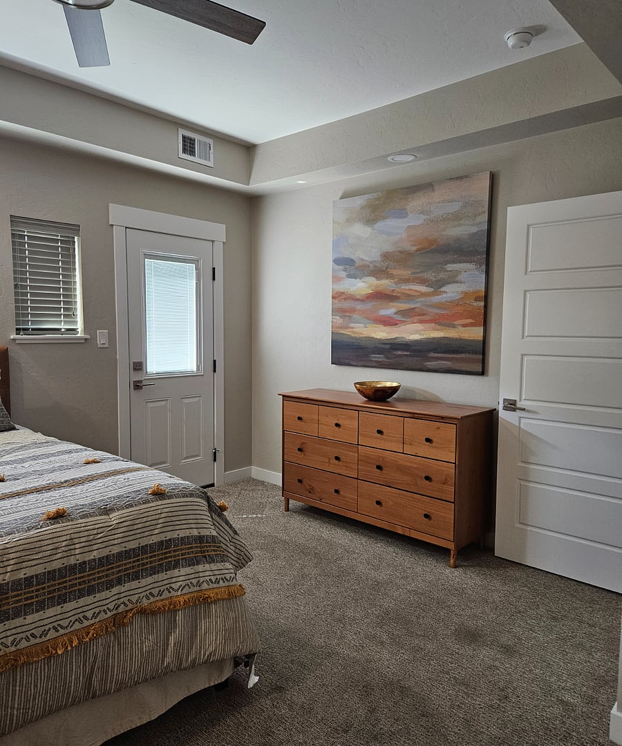 Live like a king with this king bed in the master bedroom with an en-suite bathroom with dual shower.