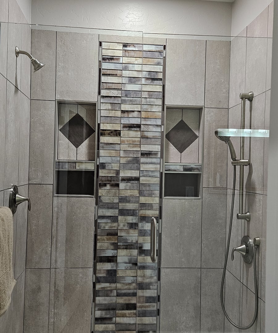 Overhead or handheld shower, your choice.