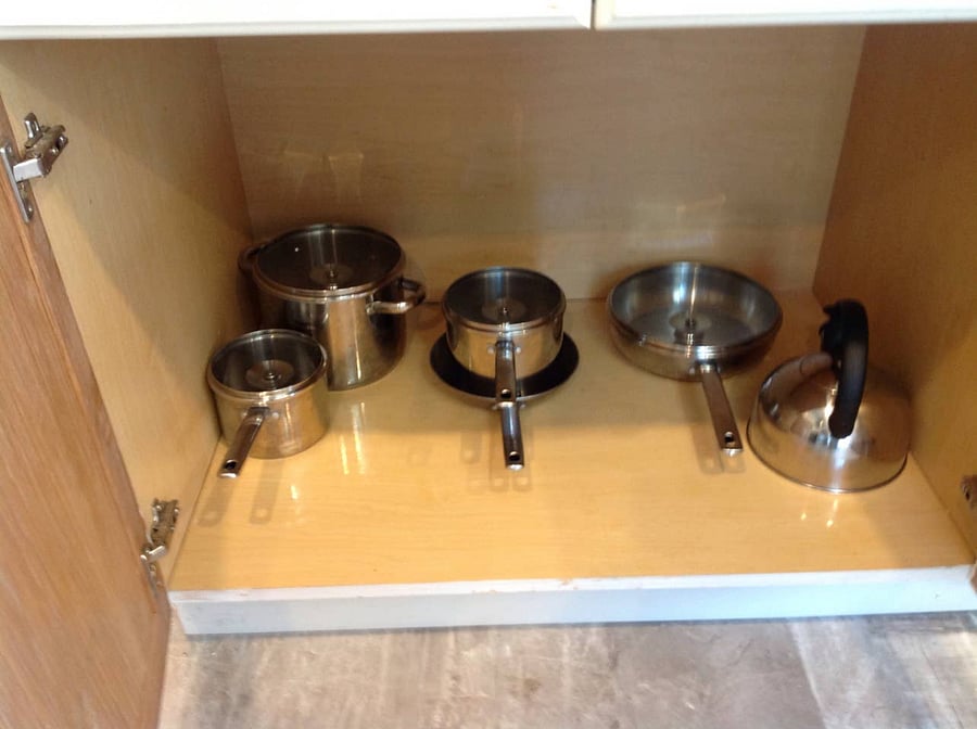 Pots and plans included within the kitchen